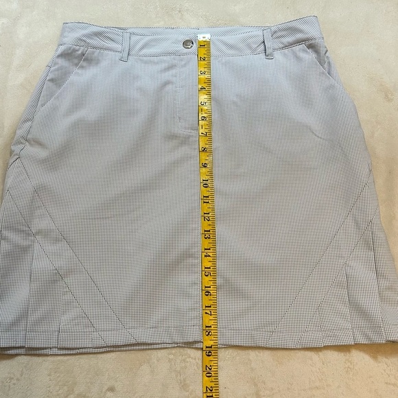 N’Vo | Checkered Golf Skort with Pleats | White, Gray | Size 10 - Picture 9 of 9